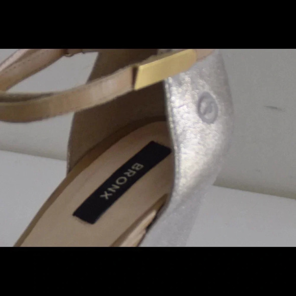 Beautiful Bronx wedges 'Shir lock' - Picture 6 of 8